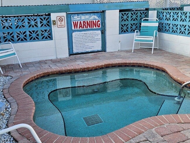 Building Photo - Regency Cove 55+ Gated Community - 2 bedroom won't last long, come See!!