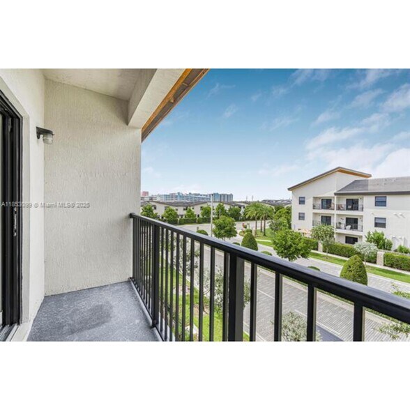 Building Photo - 7865 NW 104th Ave