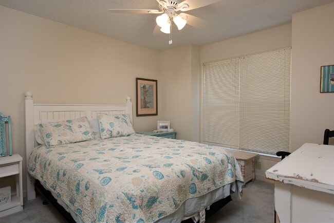 Building Photo - "Charming 2-Bed, 2-Bath Townhouse Retreat with 1,251 Sq Ft of Comfort in Wilmington!"
