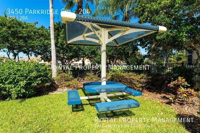 Building Photo - 3450 Parkridge Cir