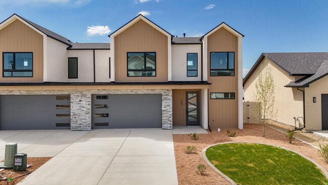 Building Photo - 367 Toms Cyn Dr