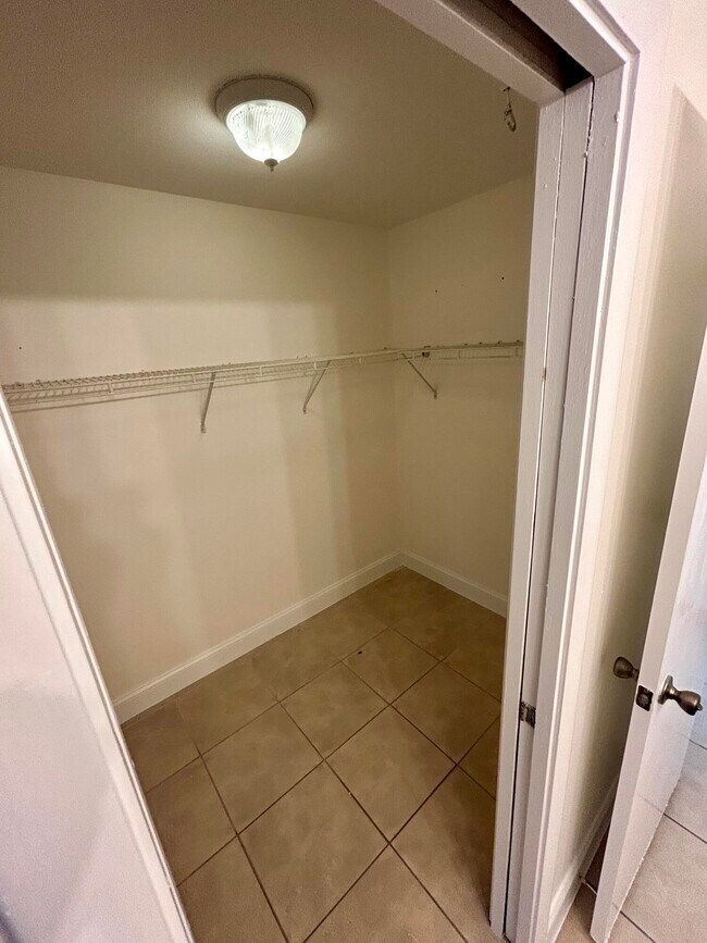 Building Photo - 22822 Pinewood Ct