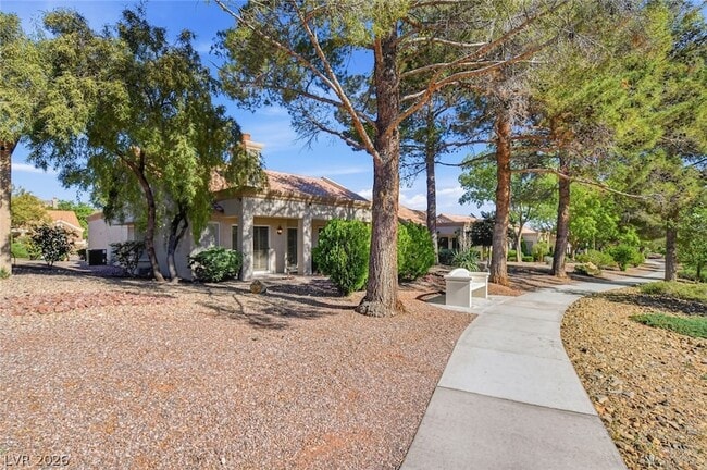 Building Photo - 2628 Highvale Dr