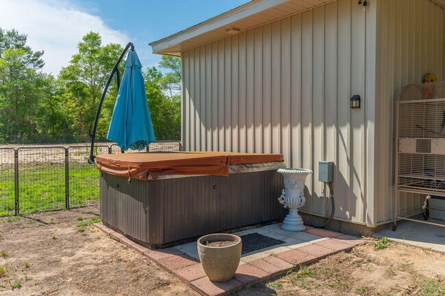 Building Photo - 150 Hibiscus Ave