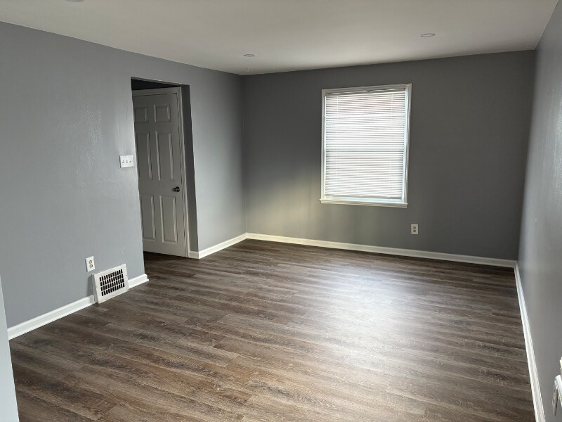 Building Photo - 136 Kenview Ave