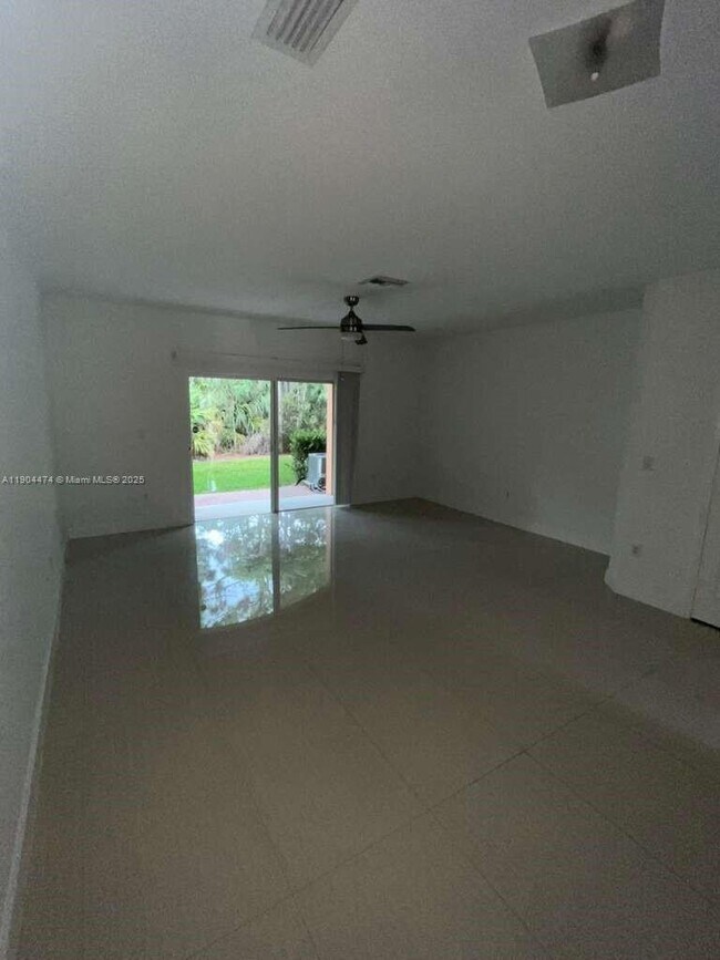 Building Photo - 5067 SE Mariner Garden Cir