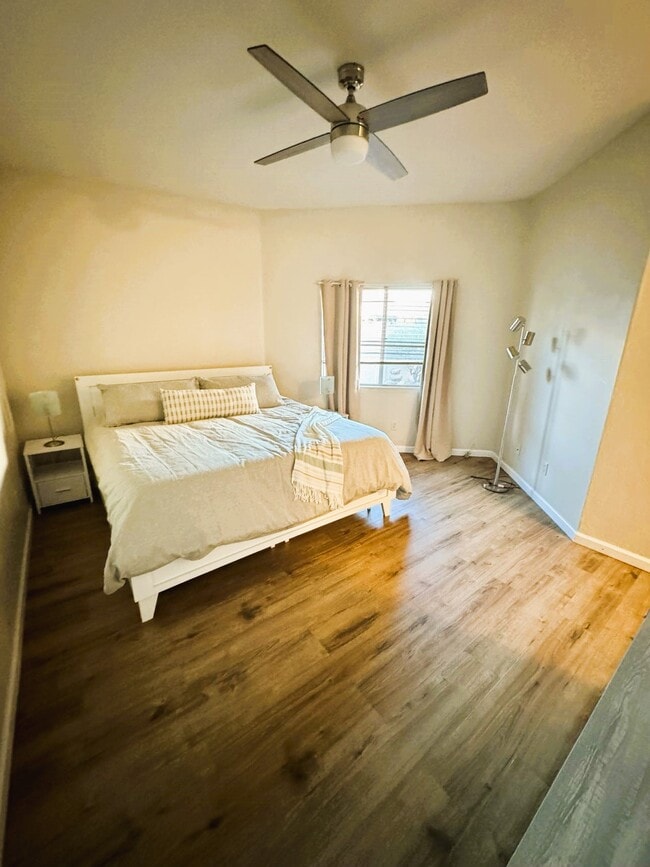 Building Photo - 4349 E Haven Ln