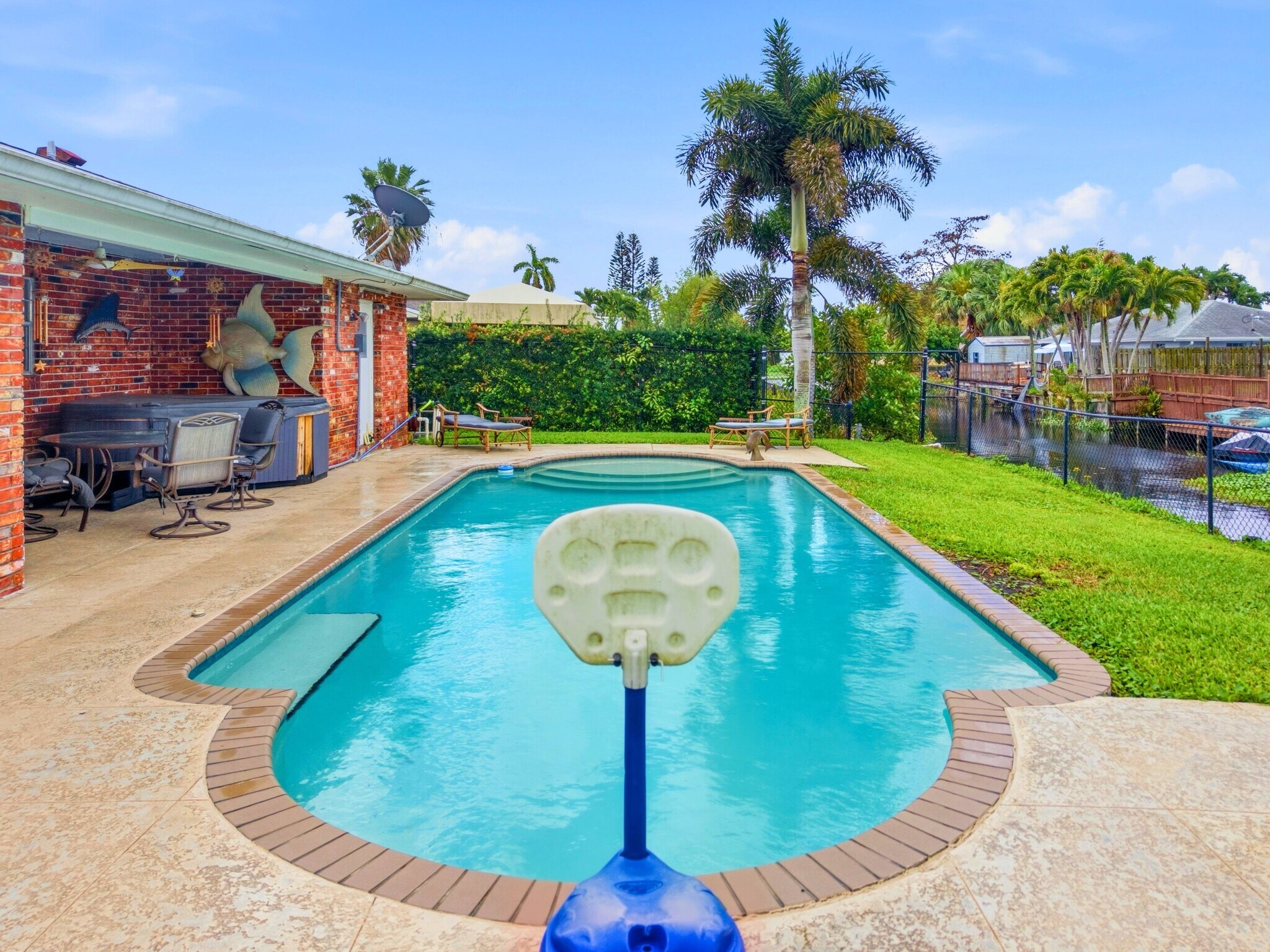 Building Photo - 6611 Venetian Dr