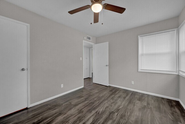 Building Photo - 2814 Duncan Dr