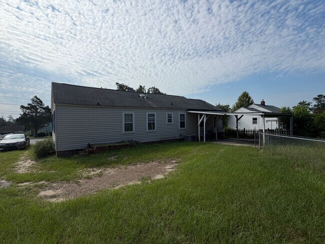 Building Photo - 1743 Kissingbower Rd