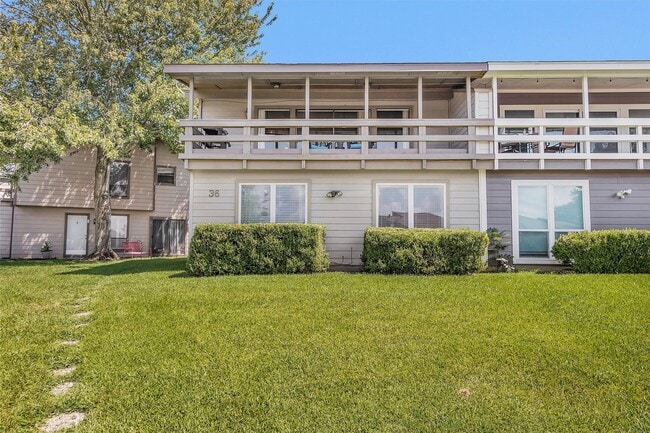 Building Photo - 36 April Point Dr N