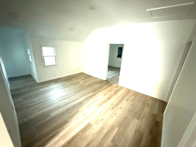 Building Photo - 580 Tuckahoe Rd