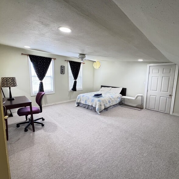 Building Photo - 3210 Jordan Dr