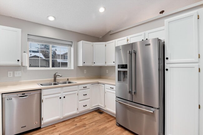 Building Photo - 3624 Bucknell Dr