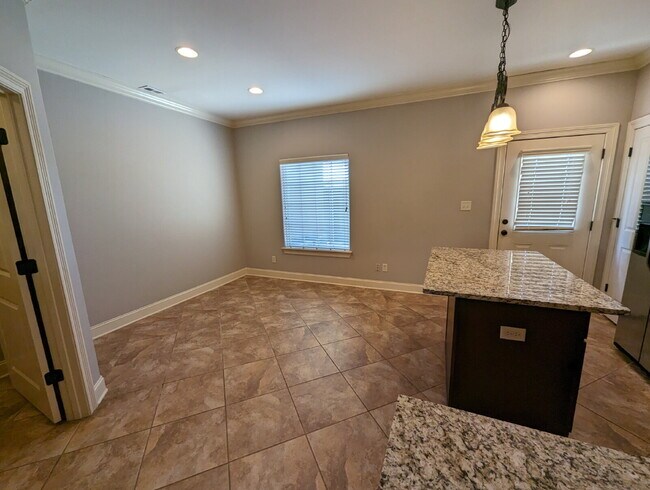 Building Photo - 2495 Old Taylor Rd