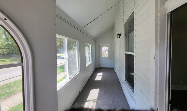 Building Photo - 1314 E 10th St