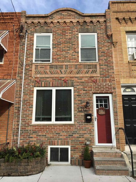 Building Photo - 717 Sigel St