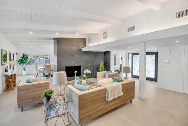 LIVING ROOM - 16047 Meadowcrest Rd