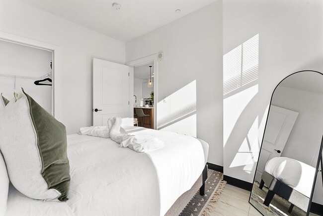 Building Photo - 600 Broadway-SI ID1240317P