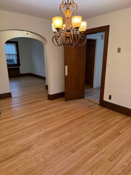 Building Photo - 221 Everett Pl