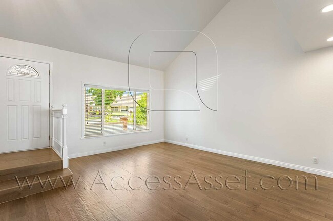 Building Photo - Spacious 4 Bedroom Home with Private Yard & Covered Patio in Anaheim Hills
