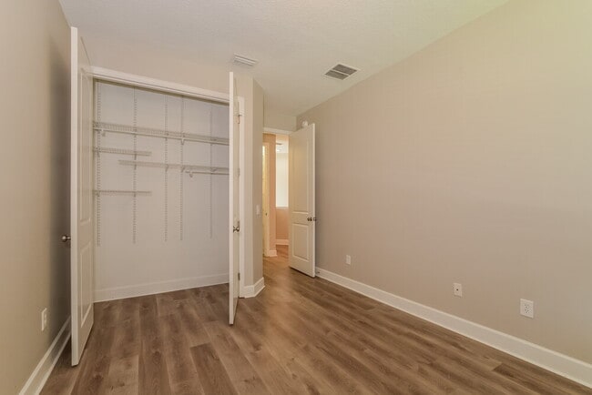 Building Photo - 958 Belle Oak Dr