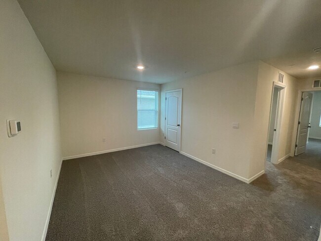 Building Photo - 6126 Galloping Dr