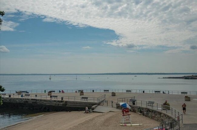 Building Photo - Rochelle