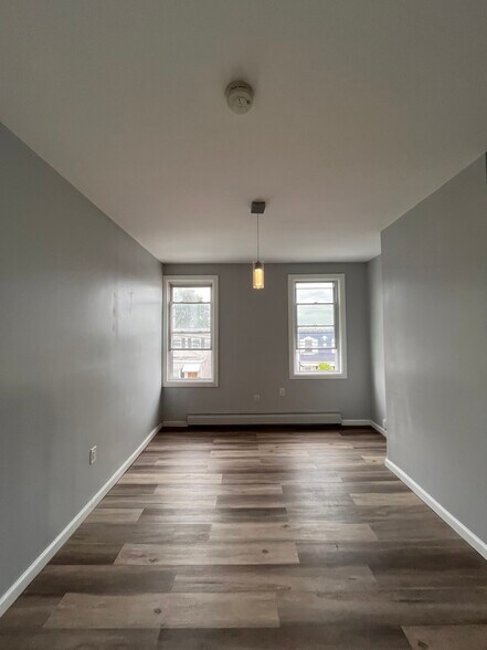 Building Photo - 182 Bartholdi Ave