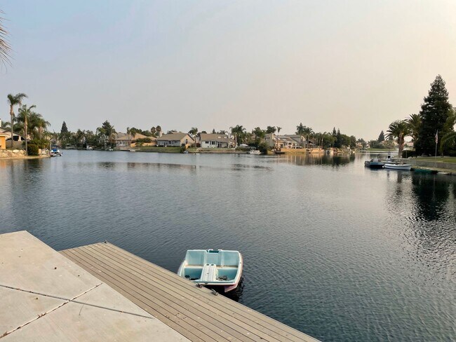 Building Photo - Beautiful NW Bakersfield Home with Lake Ac...