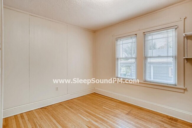 Building Photo - 3705 NE 72nd Ave