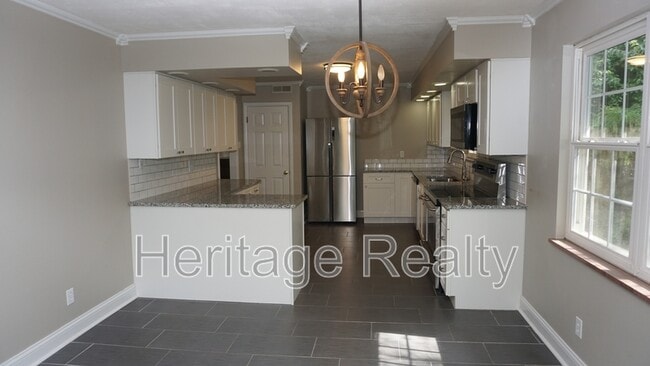 Building Photo - 529 Bardon Rd NW