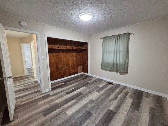 Building Photo - Orchards Home with a View