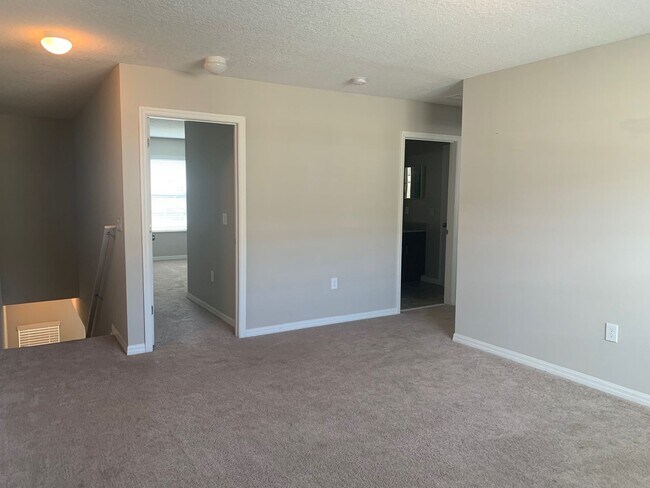 Building Photo - MOVE IN SPECIAL- 4/2.5 Energy Efficient Townhome in St. Cloud