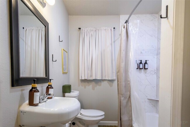 Building Photo - 3818 Blodgett St