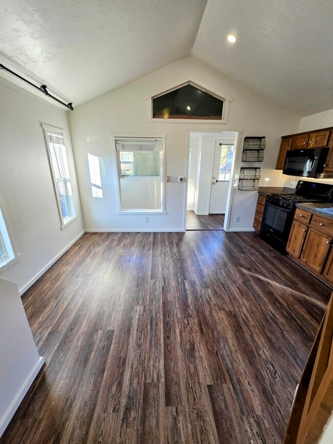 Building Photo - 780 NW Alder St