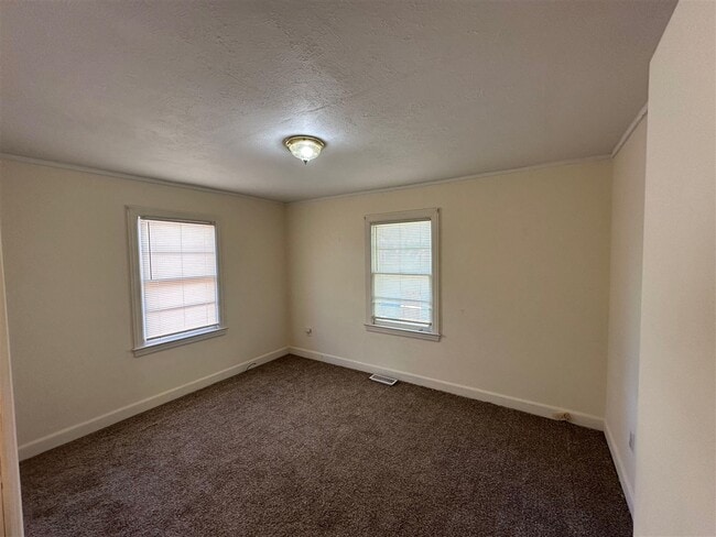 Building Photo - 1021 Roselawn Way