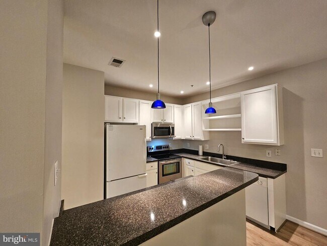 Building Photo - 6491 Cheyenne Dr