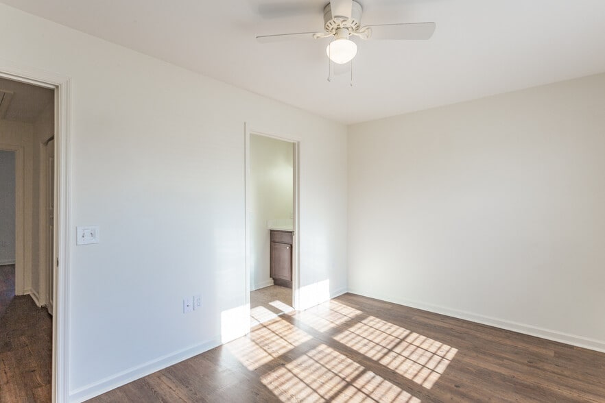 Building Photo - 274 Trunk St NE