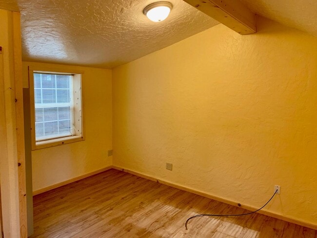 Building Photo - Sweet studio Cabin avail. August 5, 2025!!!