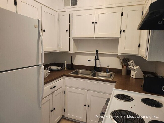 Building Photo - 5005 Avenue W