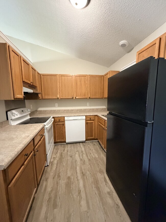 Building Photo - 3209 Deer Path Cir