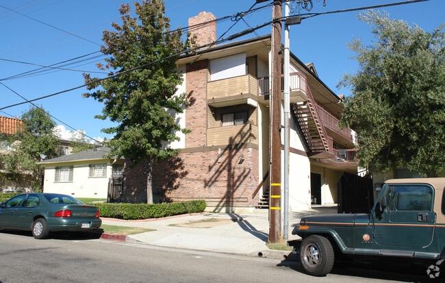 Primary Photo - 122 Olive St