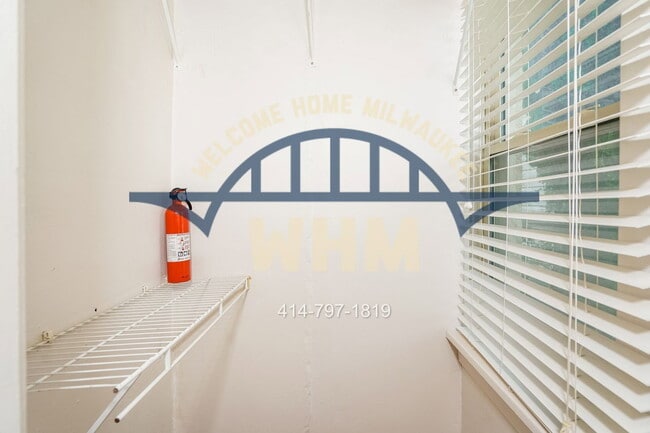 Building Photo - 3650 E Barnard Ave