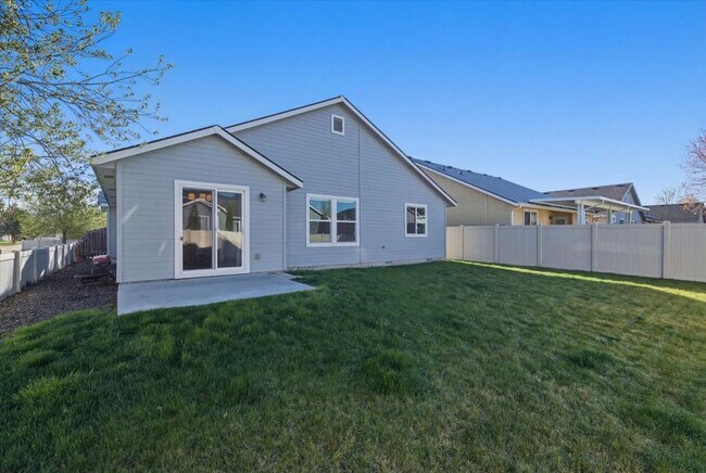 Building Photo - Single Level 3-bedroom 2-bathroom home in SW Boise