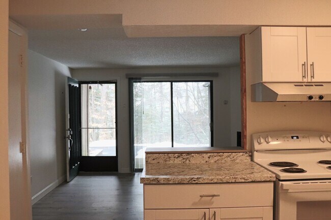 Building Photo - 1 bedroom Waterville Valley Condo Available for Year Round Lease! $1400/mo