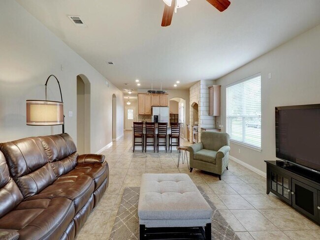 Building Photo - 300 Steer Acres Ct