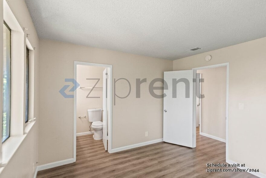 Building Photo - 2400 Horizon Ln
