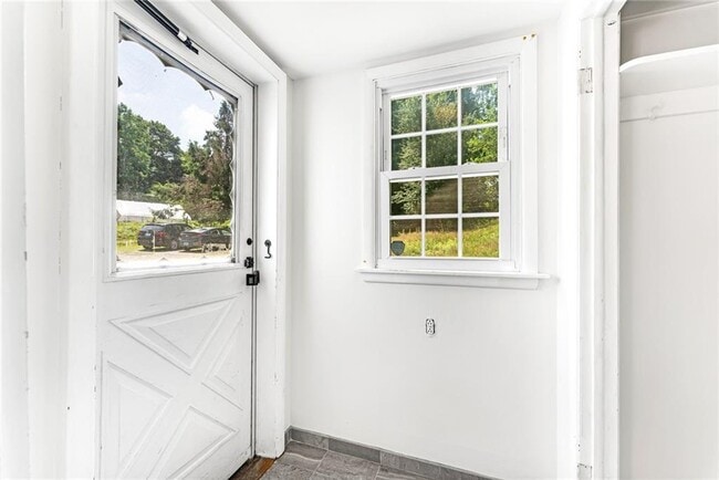 Building Photo - 214 Highland Rd