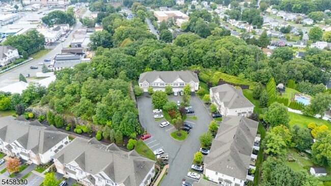 Building Photo - 52 Parkside Dr